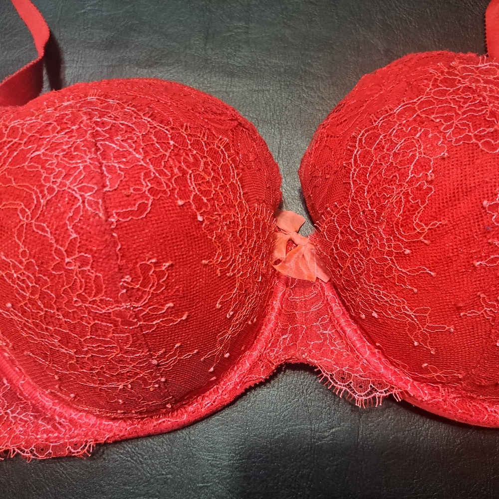 Victoria's Secret Bra - Picture 2 of 5